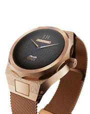 montre johnny hallyday femme de profil boitier or rose bracelet maille milanaise avec veste en cuir commemorative
