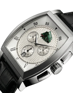 montre commemorative locomotive type 29 013 vue de profil boitier argente quartz mouvement suisse hommage aux cheminots et au rail avec un bracelet en cuir noir
